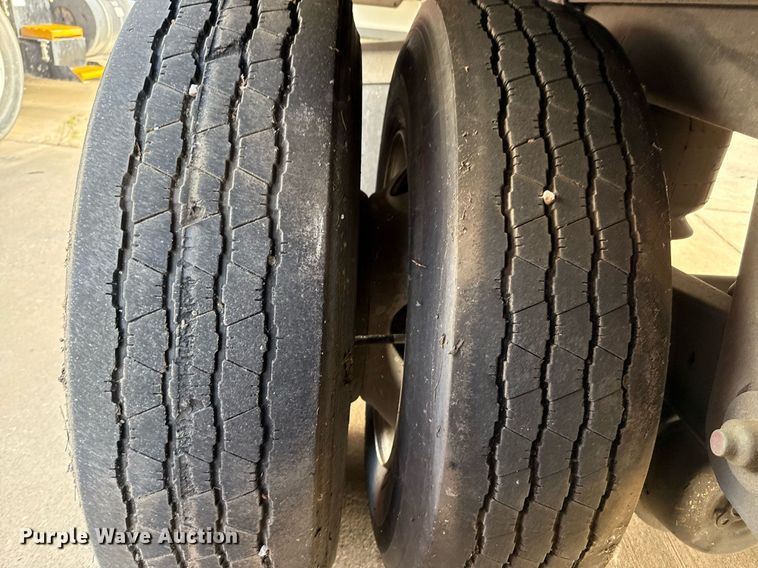 image for item DX5558 2016 Vanguard VXP dry van trailer