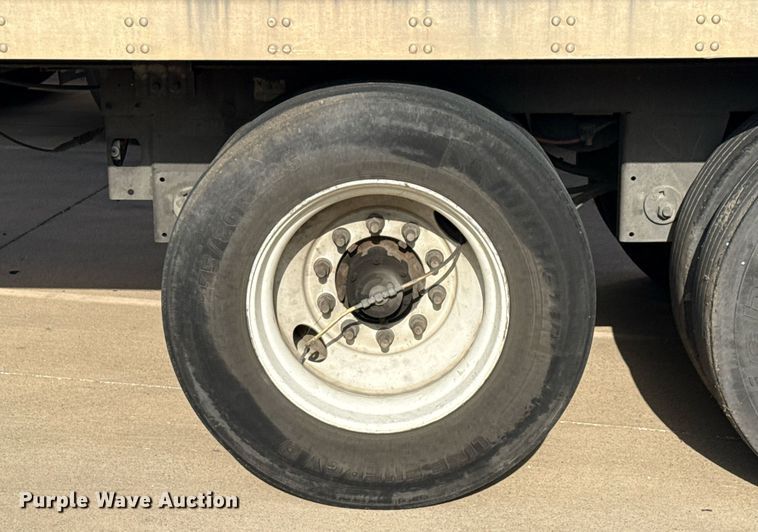 image for item DX5558 2016 Vanguard VXP dry van trailer