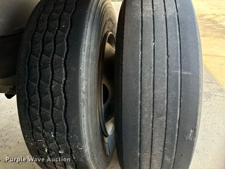 image for item DX5559 2016 Vanguard VXP dry van trailer