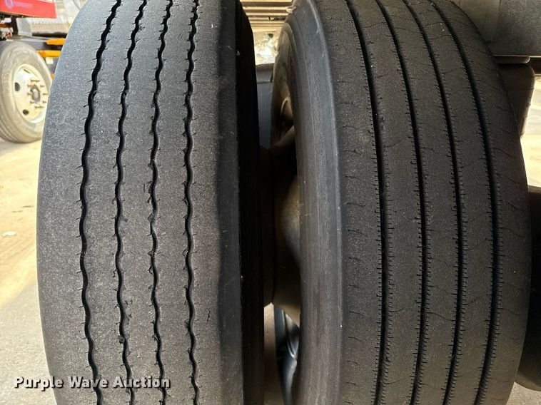 image for item DX5559 2016 Vanguard VXP dry van trailer