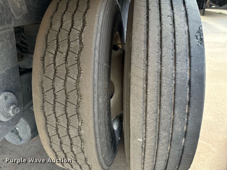 image for item DX5559 2016 Vanguard VXP dry van trailer