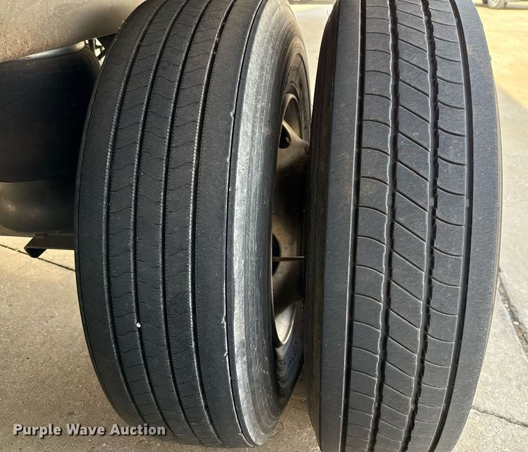 image for item DX5560 2016 Vanguard VXP dry van trailer