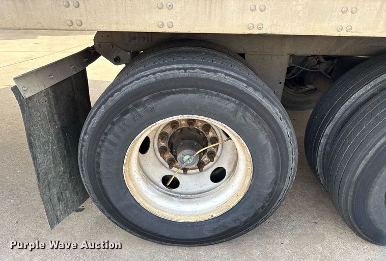 image for item DX5560 2016 Vanguard VXP dry van trailer