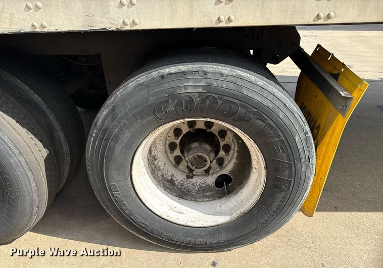 image for item DX5560 2016 Vanguard VXP dry van trailer