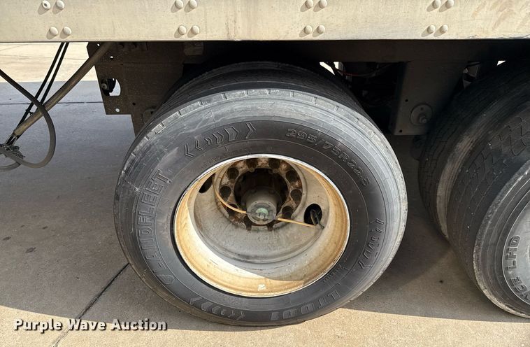 image for item DX5560 2016 Vanguard VXP dry van trailer