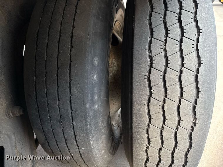 image for item DX5561 2014 Vanguard VXP dry van trailer