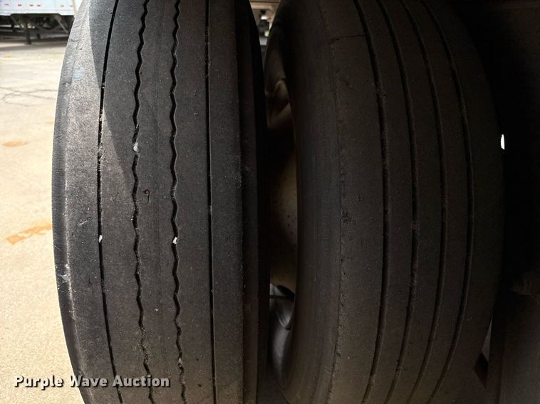 image for item DX5561 2014 Vanguard VXP dry van trailer