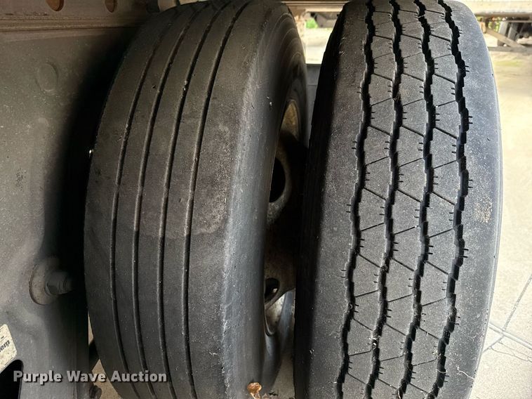 image for item DX5561 2014 Vanguard VXP dry van trailer