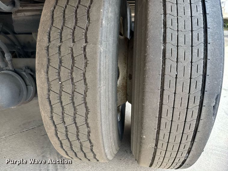 image for item DX5561 2014 Vanguard VXP dry van trailer