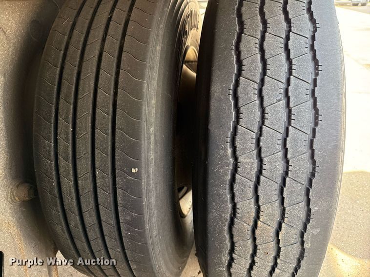 image for item DX5562 2014 Vanguard VXP dry van trailer