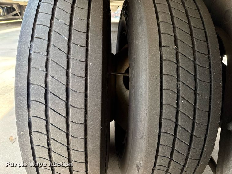 image for item DX5562 2014 Vanguard VXP dry van trailer