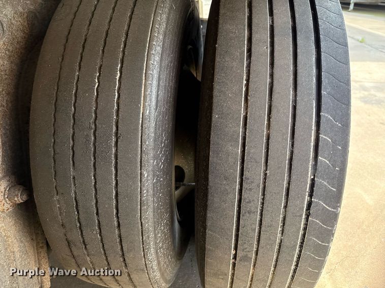 image for item DX5562 2014 Vanguard VXP dry van trailer