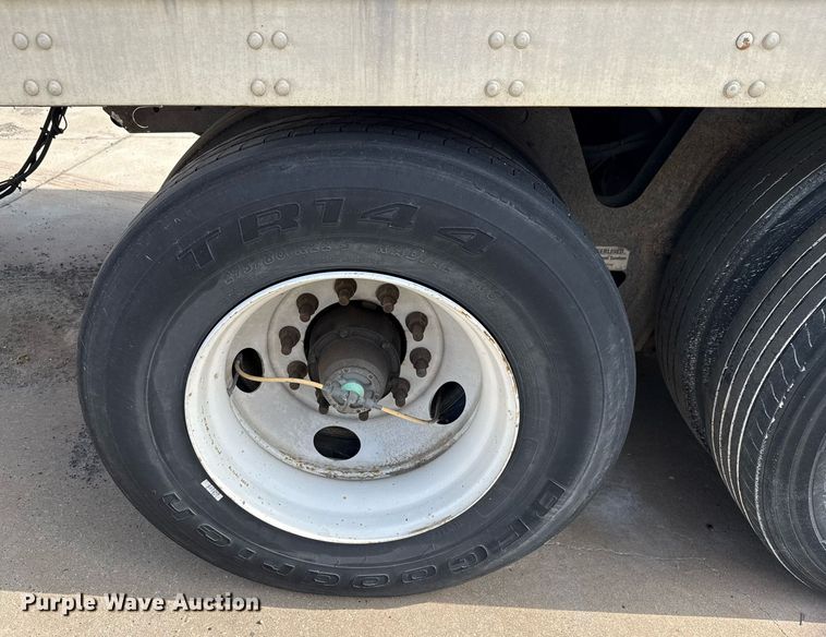 image for item DX5562 2014 Vanguard VXP dry van trailer