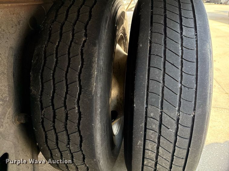 image for item DX5563 2014 Vanguard VXP dry van trailer