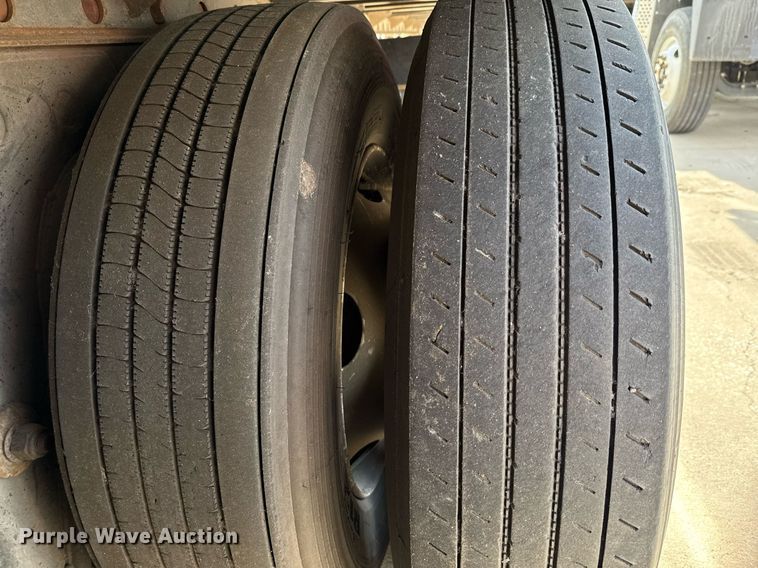 image for item DX5563 2014 Vanguard VXP dry van trailer