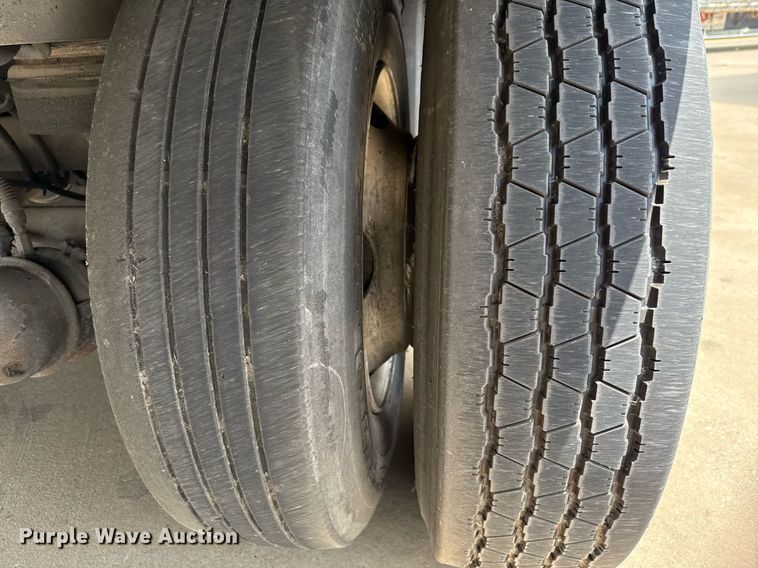 image for item DX5564 2014 Vanguard VXP dry van trailer