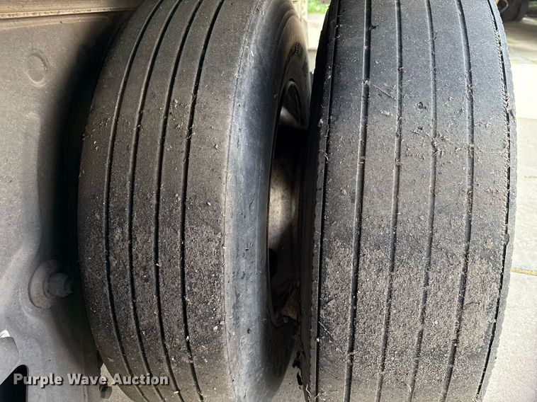 image for item DX5565 2014 Vanguard VXP dry van trailer