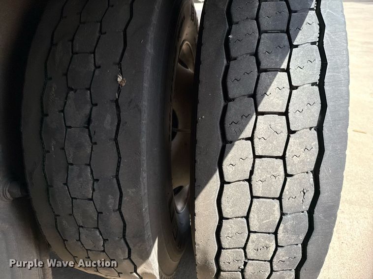 image for item DX5566 2014 Vanguard VXP dry van trailer