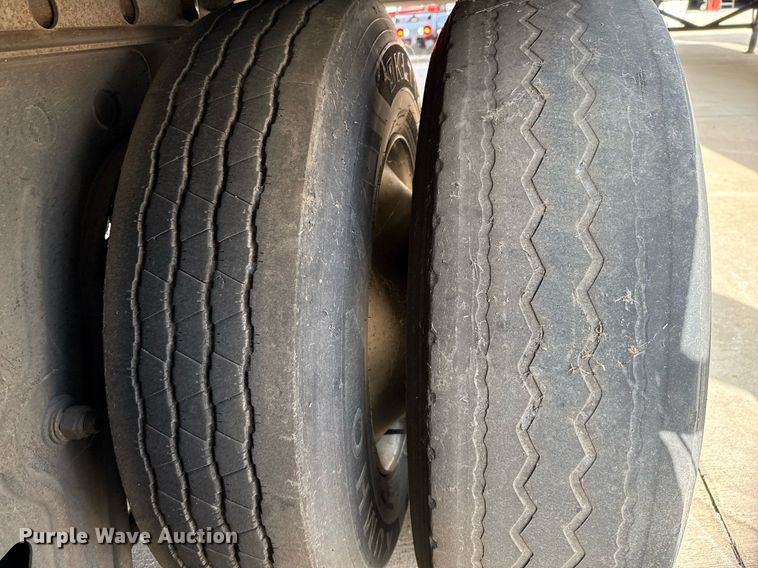 image for item DX5567 2014 Vanguard VXP dry van trailer