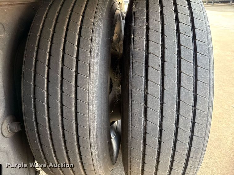 image for item DX5567 2014 Vanguard VXP dry van trailer