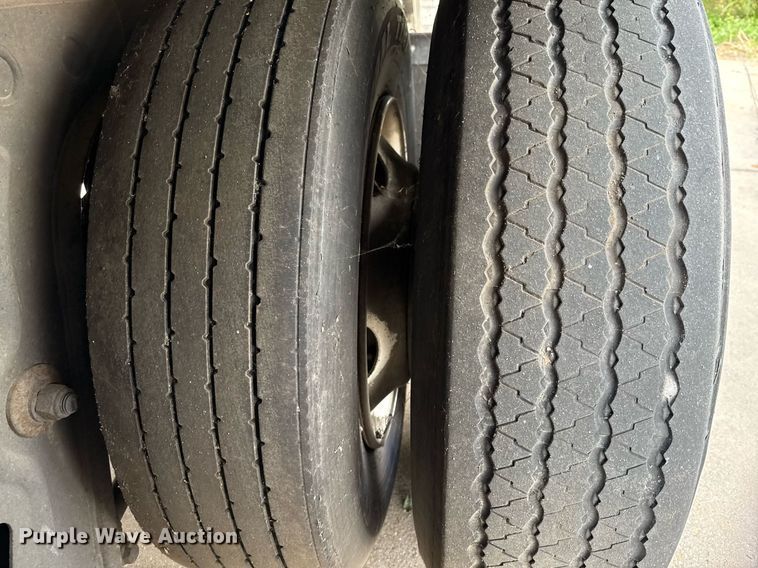 image for item DX5568 2014 Vanguard VXP dry van trailer