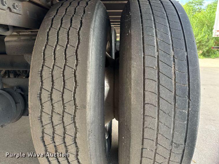 image for item DX5568 2014 Vanguard VXP dry van trailer