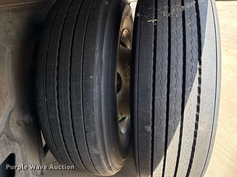 image for item DX5570 2014 Vanguard VXP dry van trailer