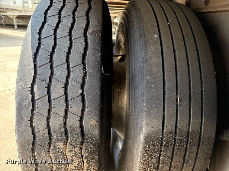 image for item DX5570 2014 Vanguard VXP dry van trailer