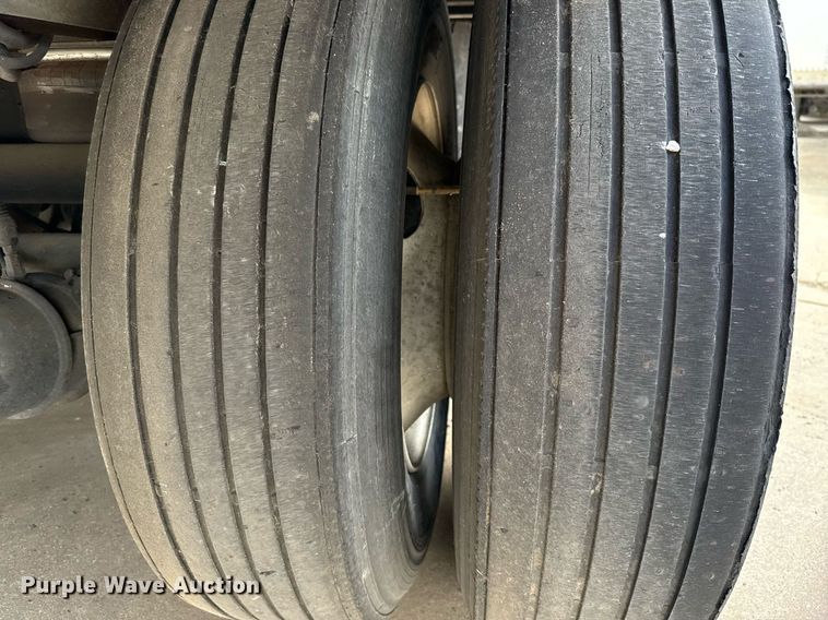 image for item DX5570 2014 Vanguard VXP dry van trailer