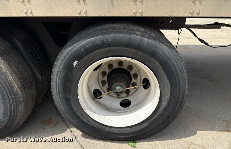 image for item DX5571 2014 Vanguard VXP dry van trailer