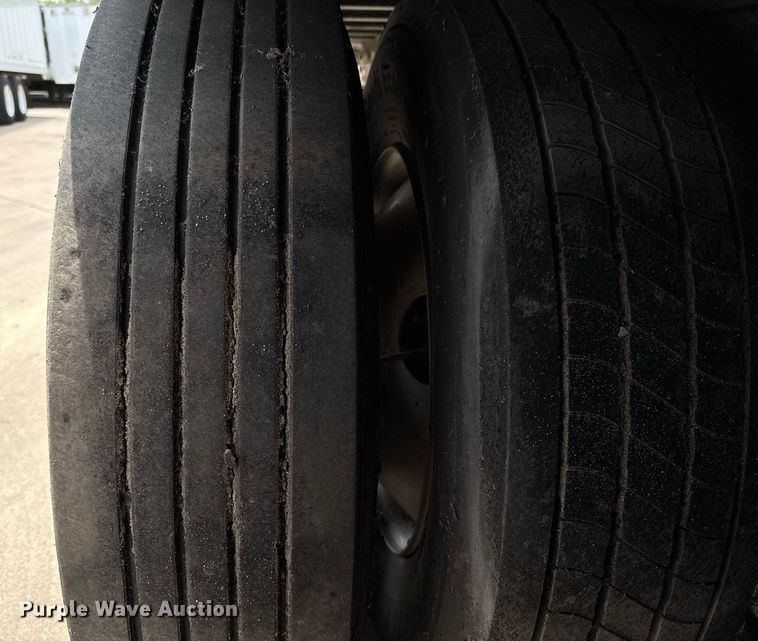 image for item DX5571 2014 Vanguard VXP dry van trailer