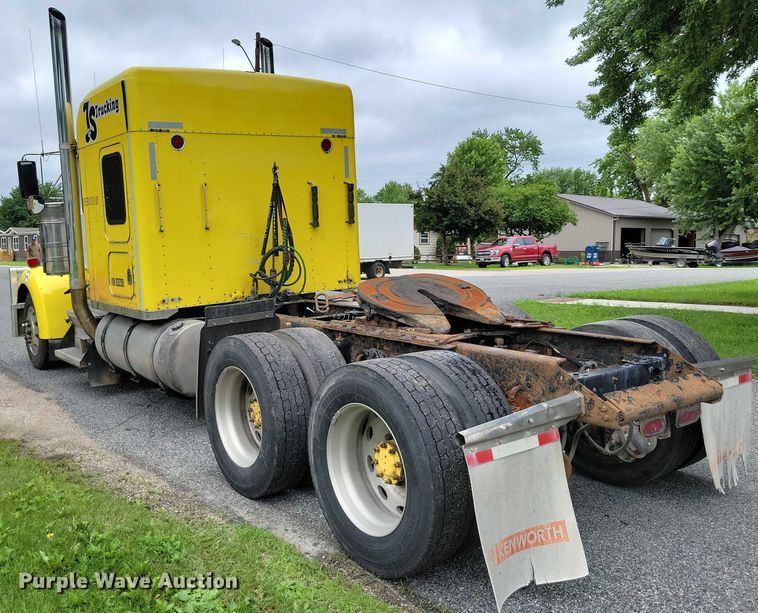 image for item DX7104 1999 Kenworth  W900L semi truck