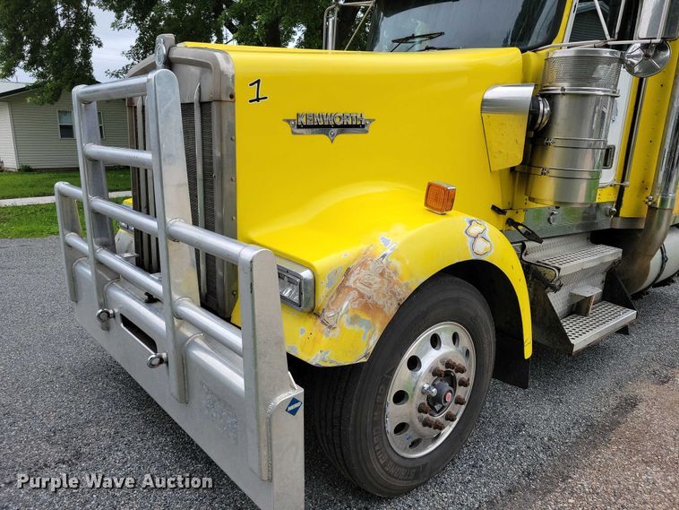 image for item DX7104 1999 Kenworth  W900L semi truck
