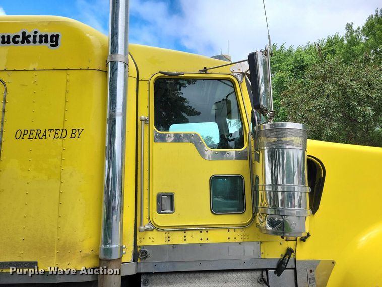 image for item DX7104 1999 Kenworth  W900L semi truck
