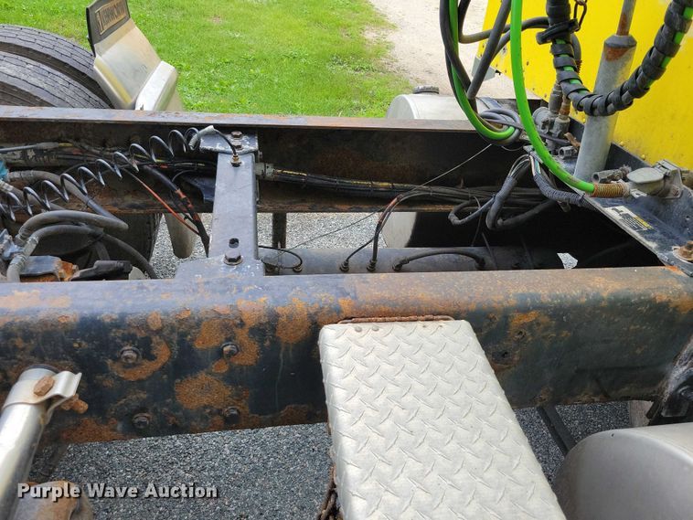 image for item DX7104 1999 Kenworth  W900L semi truck