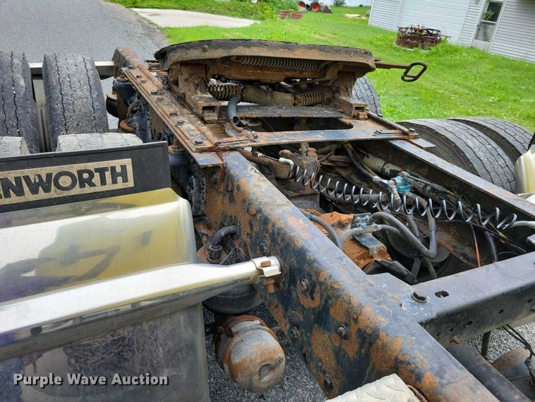 image for item DX7104 1999 Kenworth  W900L semi truck