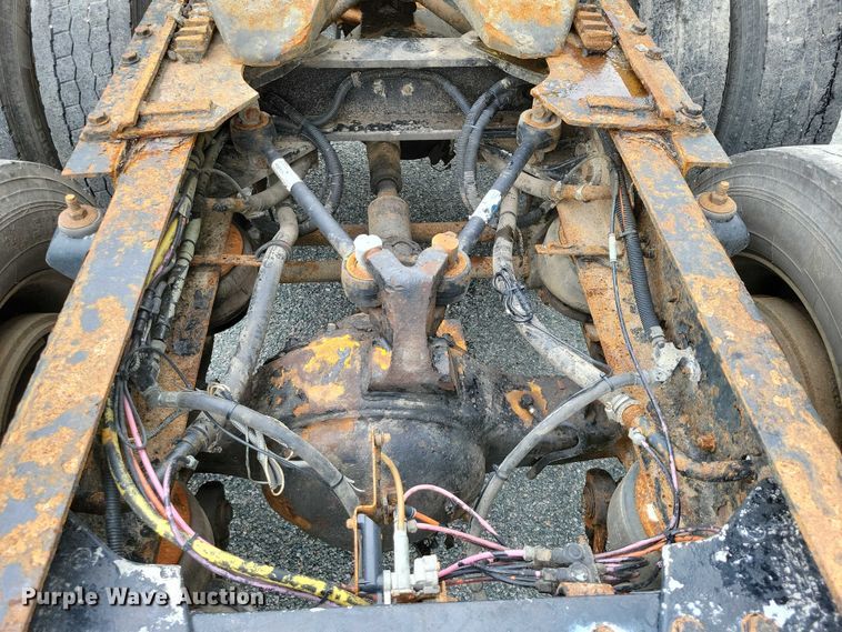 image for item DX7104 1999 Kenworth  W900L semi truck