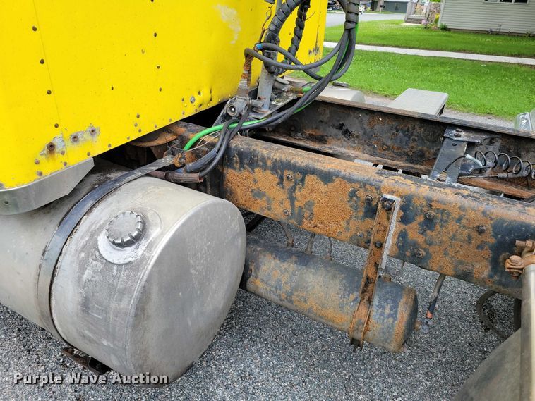 image for item DX7104 1999 Kenworth  W900L semi truck