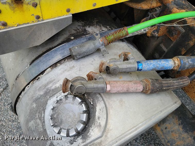 image for item DX7104 1999 Kenworth  W900L semi truck