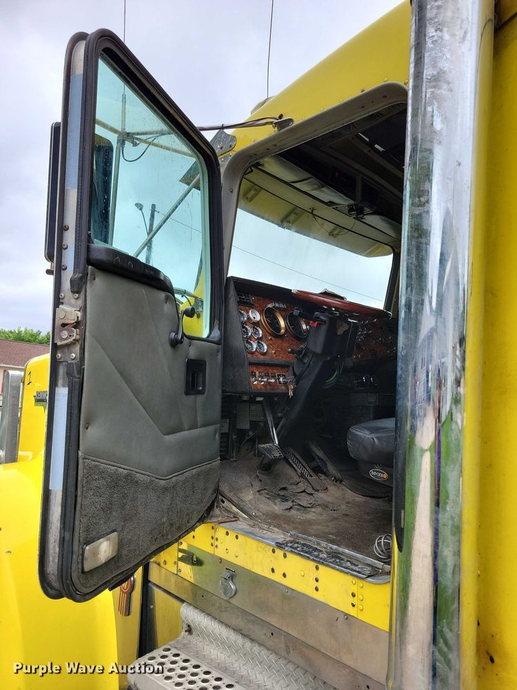 image for item DX7104 1999 Kenworth  W900L semi truck