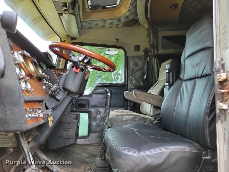 image for item DX7104 1999 Kenworth  W900L semi truck