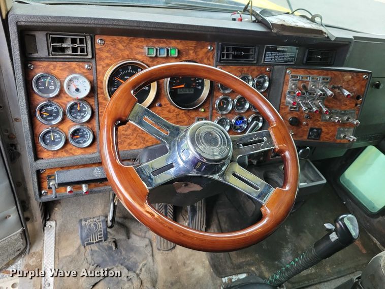 image for item DX7104 1999 Kenworth  W900L semi truck