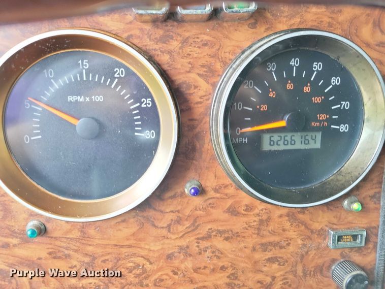 image for item DX7104 1999 Kenworth  W900L semi truck