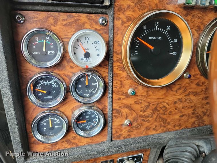 image for item DX7104 1999 Kenworth  W900L semi truck