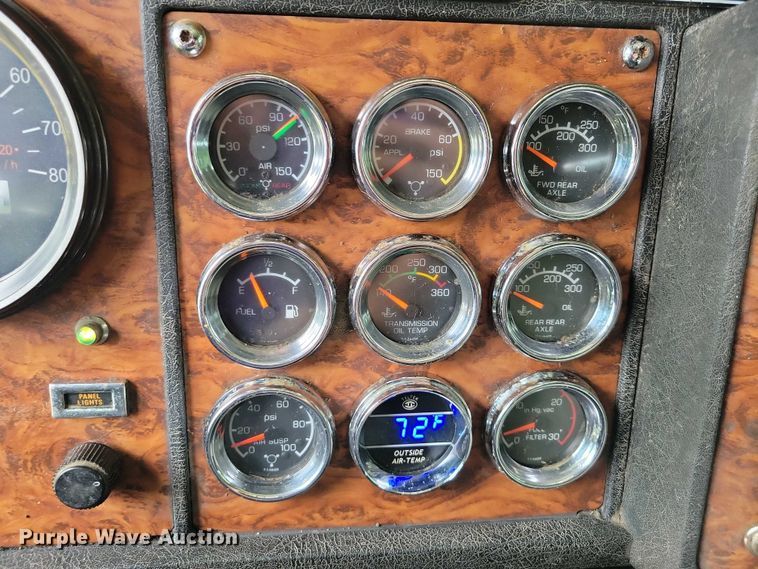 image for item DX7104 1999 Kenworth  W900L semi truck