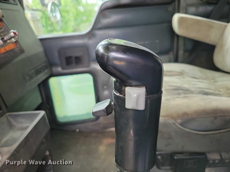 image for item DX7104 1999 Kenworth  W900L semi truck