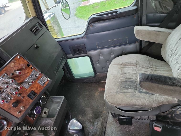 image for item DX7104 1999 Kenworth  W900L semi truck