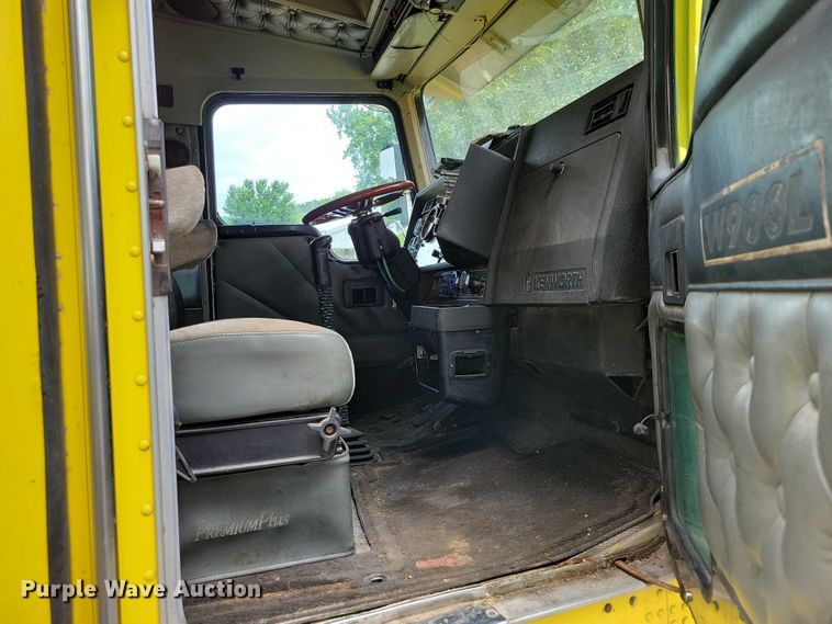 image for item DX7104 1999 Kenworth  W900L semi truck