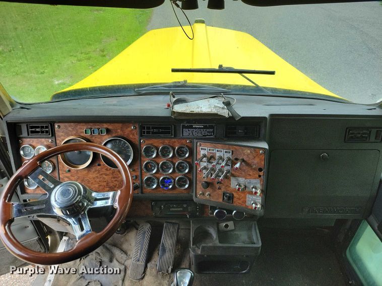 image for item DX7104 1999 Kenworth  W900L semi truck