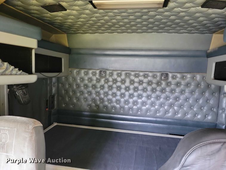 image for item DX7104 1999 Kenworth  W900L semi truck